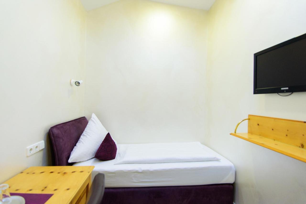 Hotel Bohn Metzingen  Esterno foto