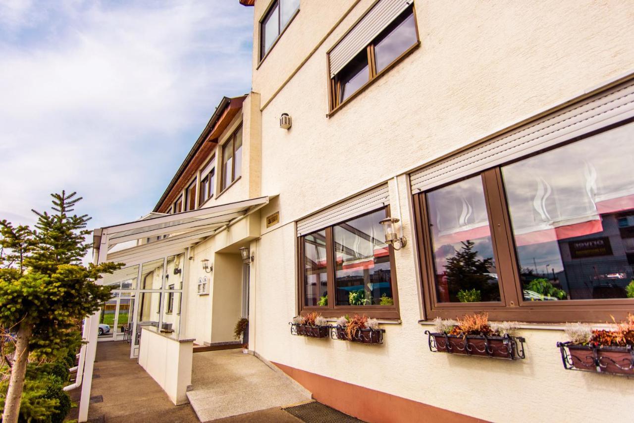 Hotel Bohn Metzingen  Esterno foto
